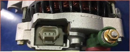 بررسی محکم بودن اتصالات الکتریکی 