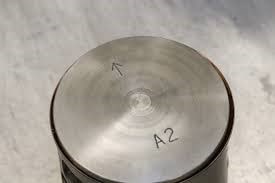 علامت فلش روی سر پیستون