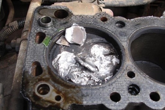 برخورد سوپاپ و پیستون 