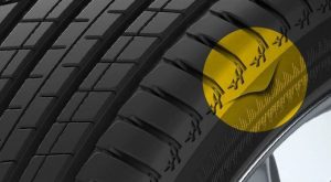 وجود ترک یا بریدگی روی تایر 