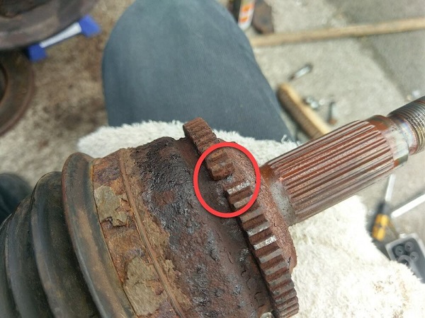 شکستگی در رینگ دندانه‌ای سنسور سرعت