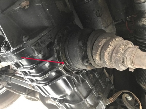 نمونه نشتی روغن اطراف شفت میل پلوس