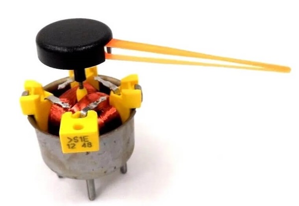 نوعی نشان دهنده عقربه‌ای